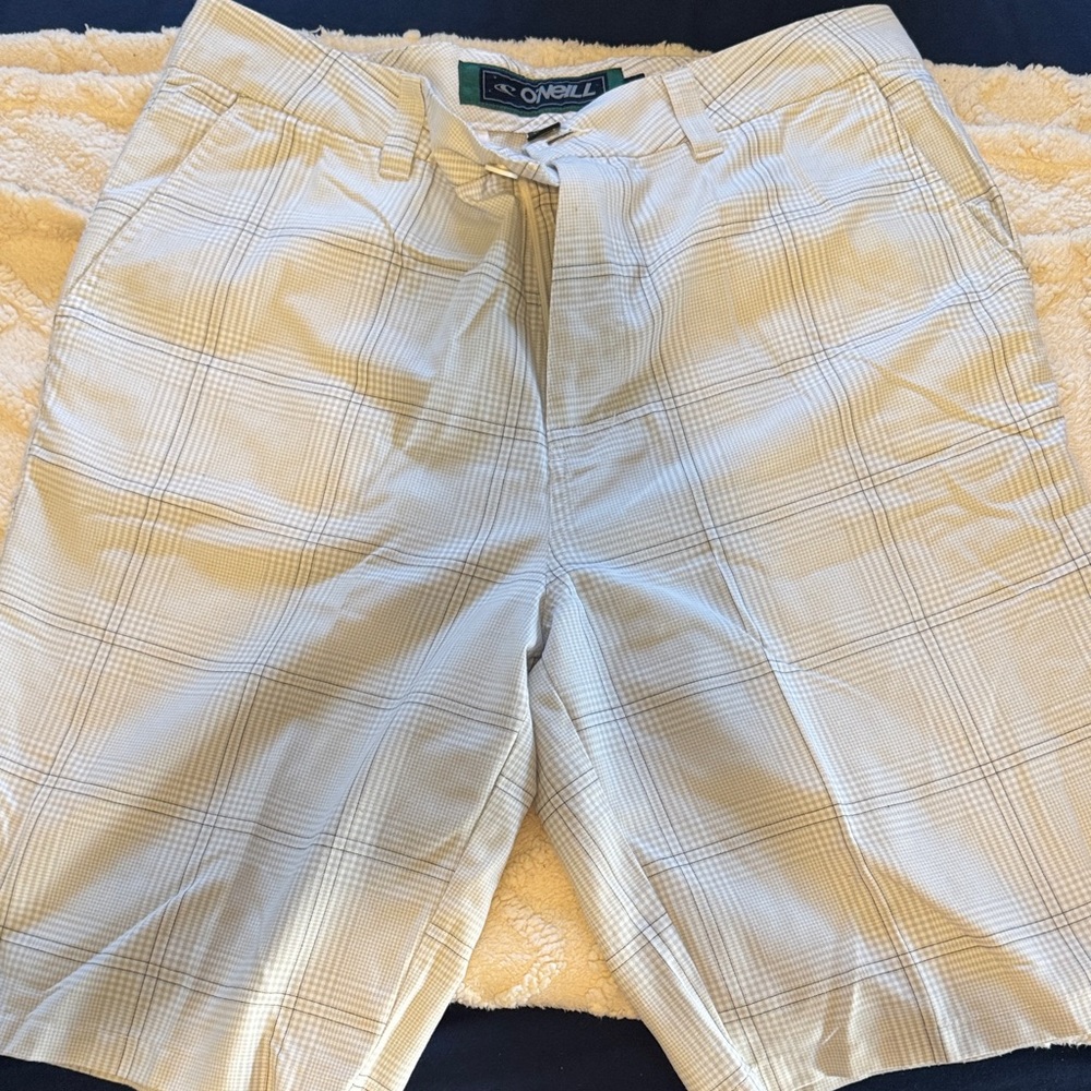 O'Neill Men’s Checkered Shorts in Cream and White